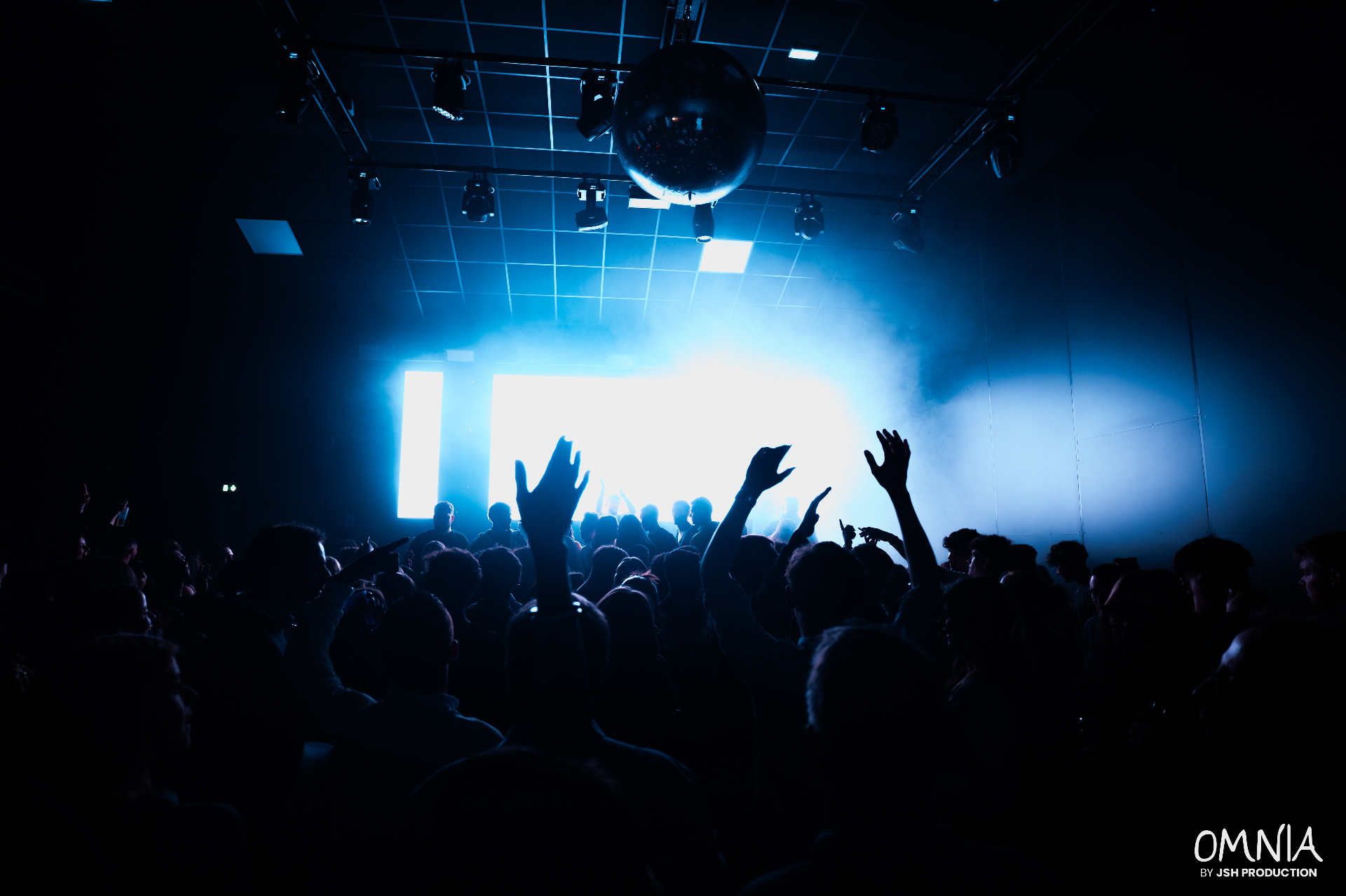 Silhouette Crowd
